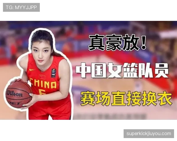 李梓嘉训练完直接瘫在场边啃冰棒，这松弛感是真不把自己当外人啊