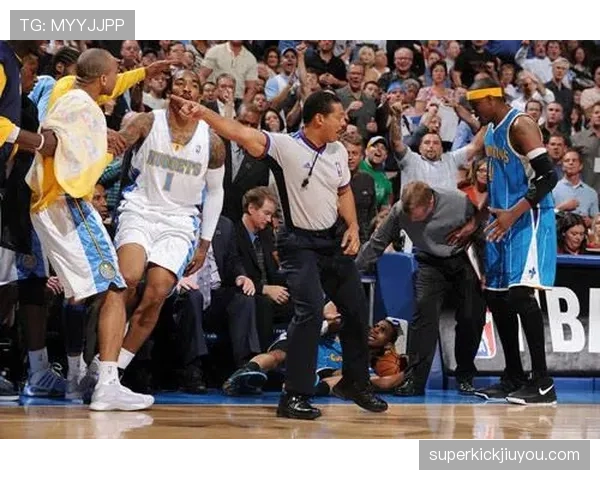 裁判协商判罚流程是什么规则？详解NBA与FIBA判罚决策机制差异