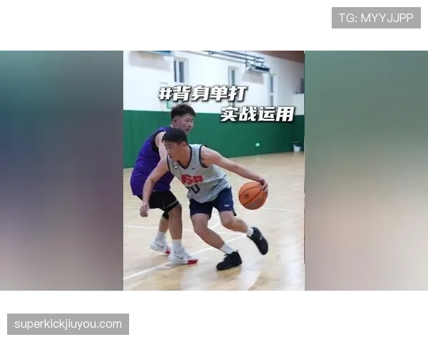 解析背身单打规则：什么动作构成违例与合法进攻的界限？
